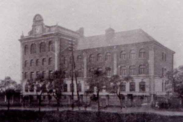 Schulgebäude vor 1914, Geschichte der Schule in Taucha